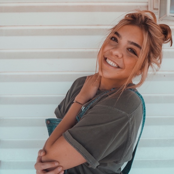 Meet your Posher, Hannah - Picture 1 of 1